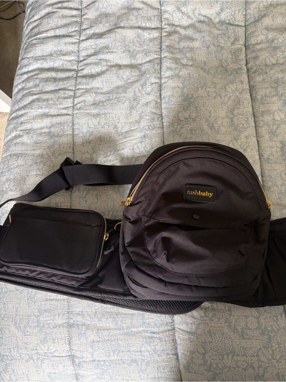 Tushbaby Black Baby Bag Waist Carrier –  with snug attachment